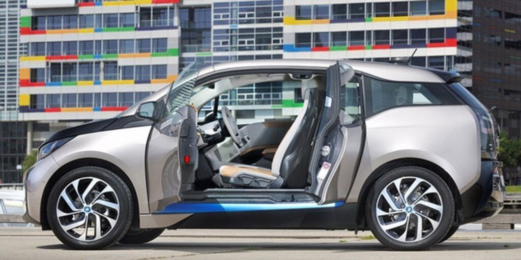 bmw i3 és bmw i3s rex elektromos autó 50 kw és akár 11 kwh-val is lehet tölteni 2022-ben is tökéletes választás volt