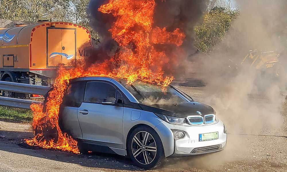 elektromos autó,elektromos autók,elektromos járművek,autó,tisztán elektromos,töltők,tűz,akkumulátor,esetén,hagyományos,jármű,magyarországon,tűz,például,szükség,